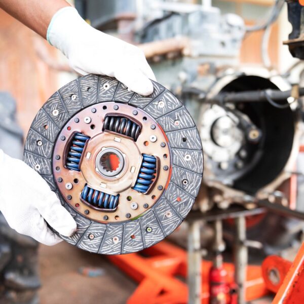 Sprzęgło samochodowe: budowa, działanie i objawy zużycia