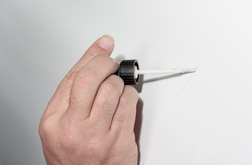 Zaprawki lakiernicze na rdzę: jak usunąć drobne uszkodzenia