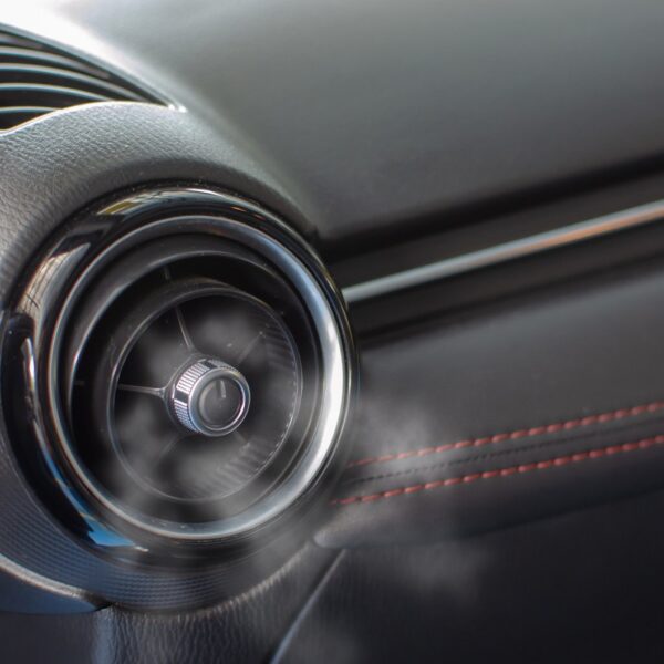 Jak zadbać o klimatyzację w samochodzie? Kuracje odświeżające i konserwacja