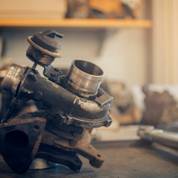 Jak zdiagnozować problemy z turbosprężarką? Objawy i rozwiązania