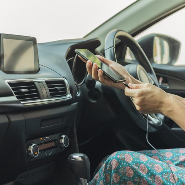 Najlepsze aplikacje mobilne dla kierowców: nawigacja, diagnostyka i więcej