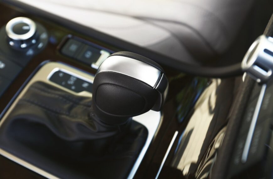 Jak działa automatyczna skrzynia biegów? Typy, zalety i wady