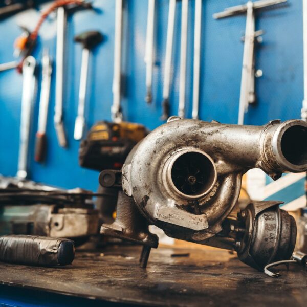 Turbo czy kompresor: co wybrać do swojego samochodu?