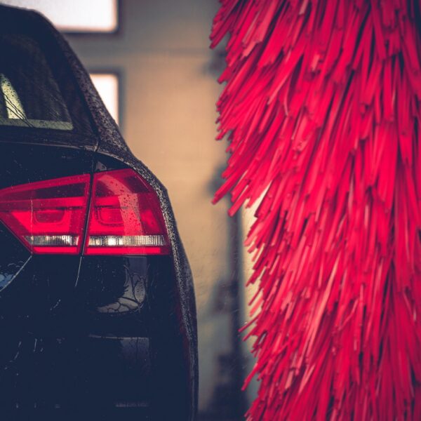 Jak dbać o samochód w mieście? Porady dla kierowców miejskich