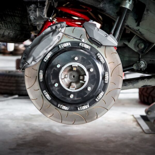 Jak działają hybrydowe układy hamulcowe? Co warto wiedzieć o najnowszych technologiach