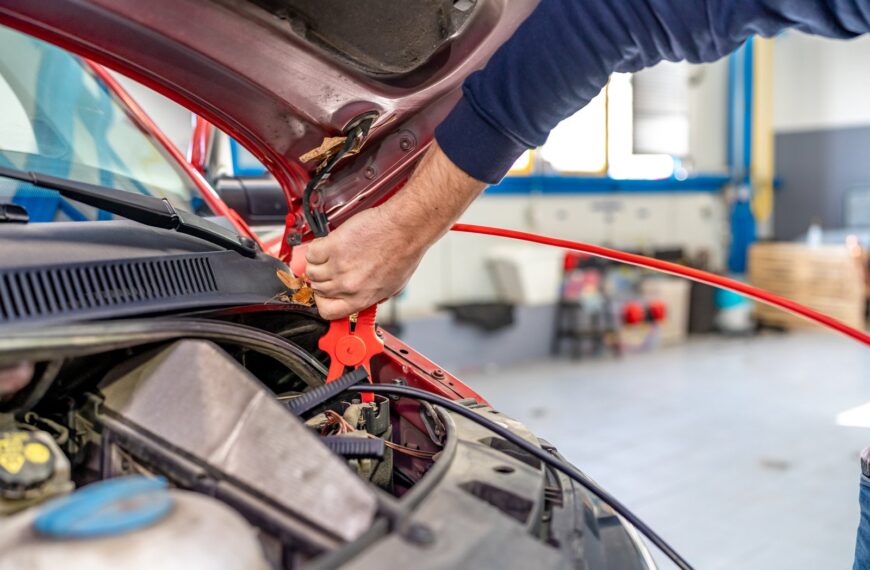 Ratunku, mój samochód nie chce odpalić: przyczyny i rozwiązania