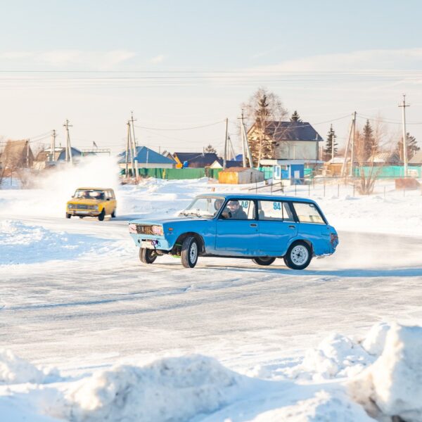 Jak przygotować samochód na ekstremalne warunki zimowe? Praktyczne porady i akcesoria